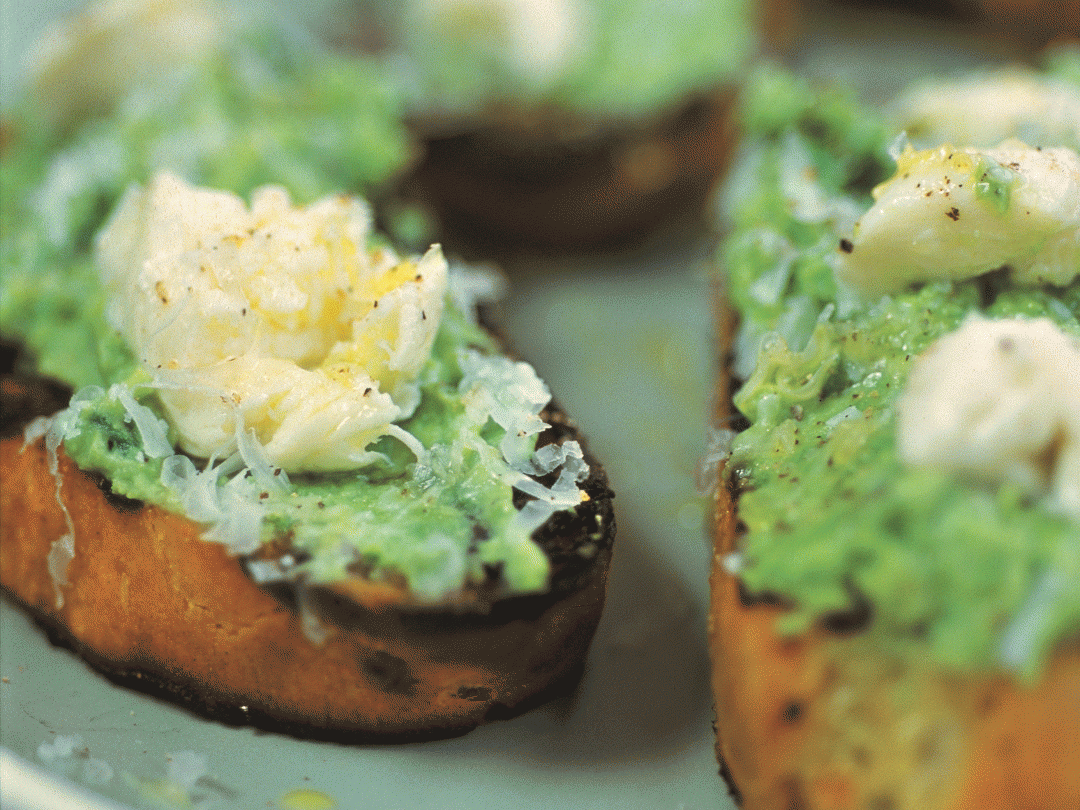 crushed peas mozzarella toast