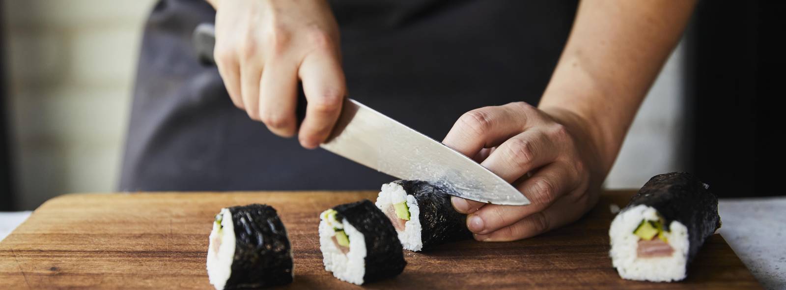 vb1952877 GRA Sushi masterclass Slicing maki sushi rice seaweed 030821 9 wozwcz 3 min